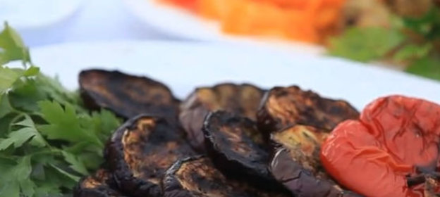 Салат из мяса кролика с редькой