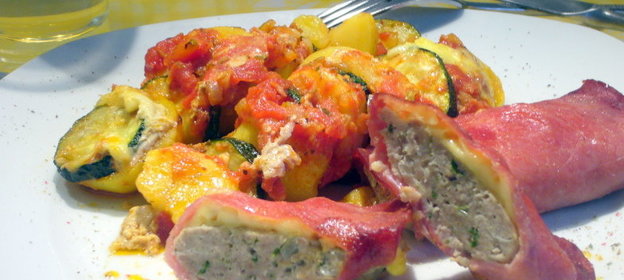 Картофельно-цукиниевая запеканка с котлетами а ля кордон блю наоборот