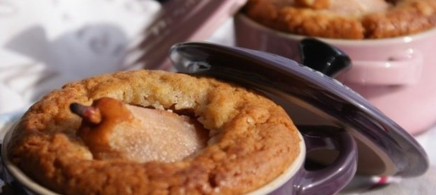 Груши, запеченные в тесте с шоколадом