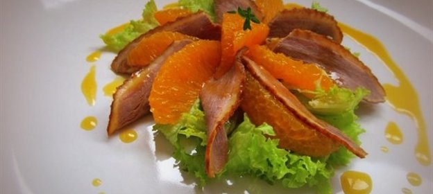 Салат с апельсином и утиной грудкой