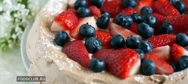 Десерт «Павлова» с ягодами