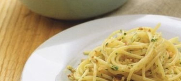 Спагетти с чесночным маслом и петрушкой