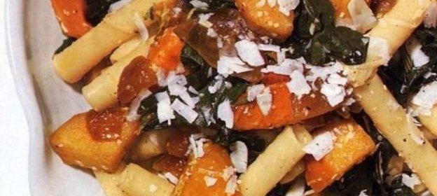 Паста (макароны) с жареными овощами и пармезаном