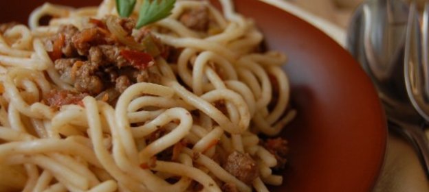 Спагетти с соусом болоньезе