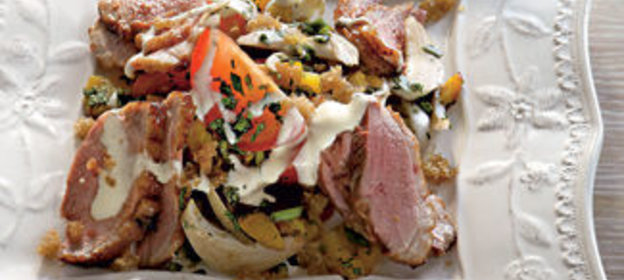 Теплый салат с уткой и йогуртово-горчичной заправкой