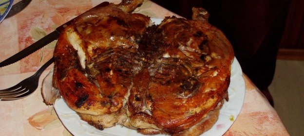 Цыплята табака (Тапака) под соусом Ткемали