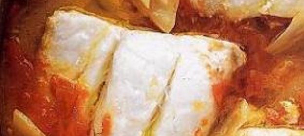 Тушеная рыба с помидорами и фенхелем