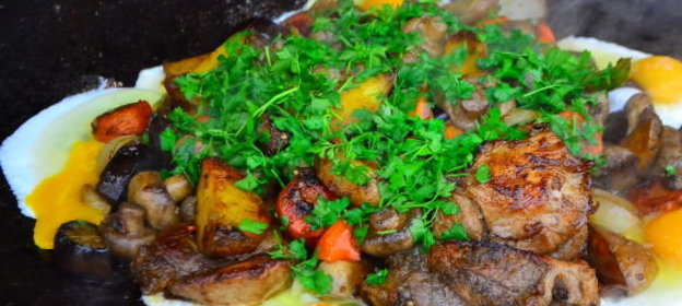 Говядина, тушенная с овощами