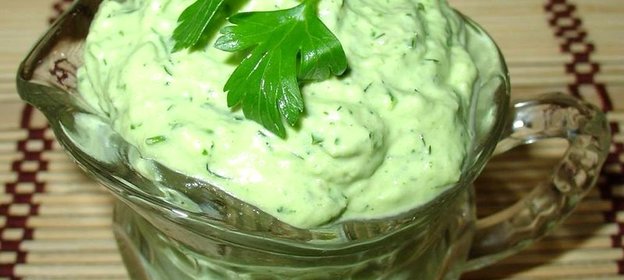 Соус из авокадо с чесноком к мясу и птице