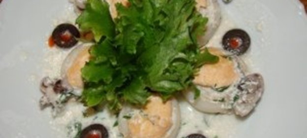 Салат в хлебной миске