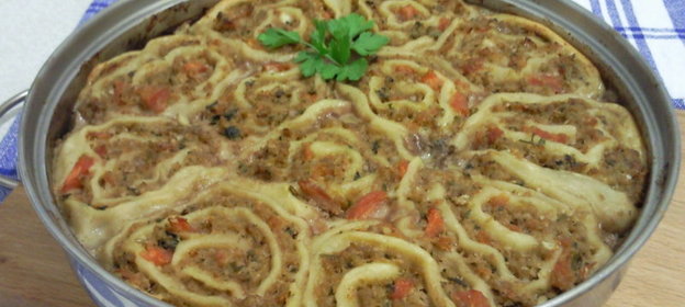 Запеканка из мясных рулетиков