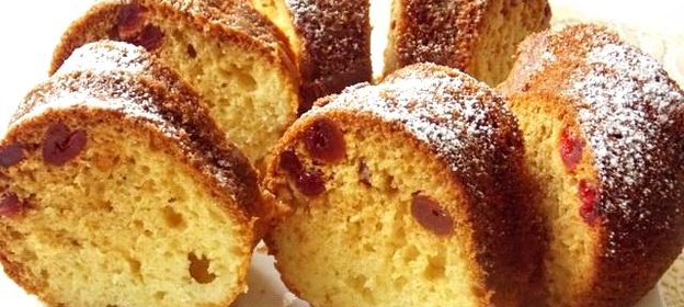 Кекс с вяленой вишней