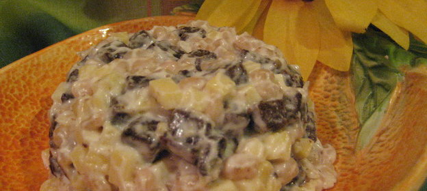 Фасолевый салат с хлебом