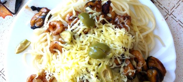Паста с морепродуктами и соевым соусом