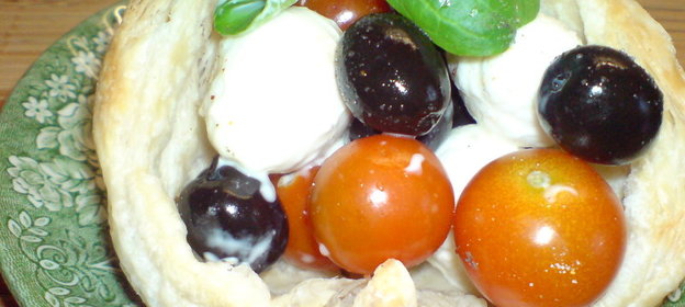 Корзинки из слоёного теста как декорация для салатов и десертов