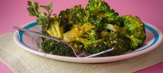 Капуста брокколи жареная