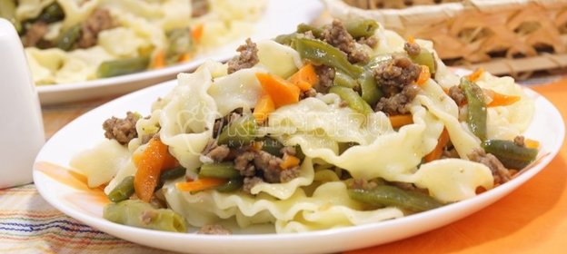 Паста с фаршем и стручковой фасолью