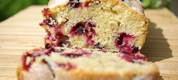 Кекс с черной смородиной