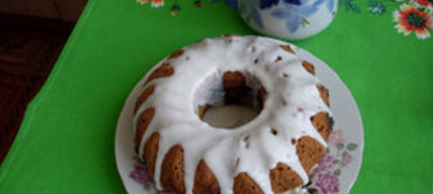 Глазированный кекс с черной смородиной