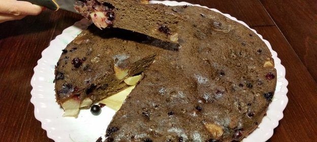 Шоколадно - банановый пирог с грушами и чёрной смородиной. Видео