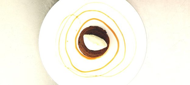 Шоколадный фондан со сливочным мороженым