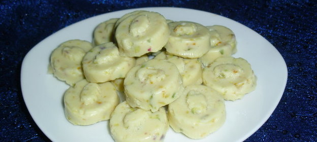 Конфеты из белого шоколада с лимоном и фисташками