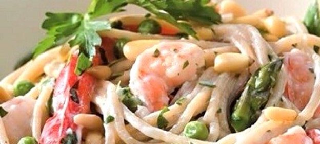 Паста с креветками в сливочном соусе с пармезаном