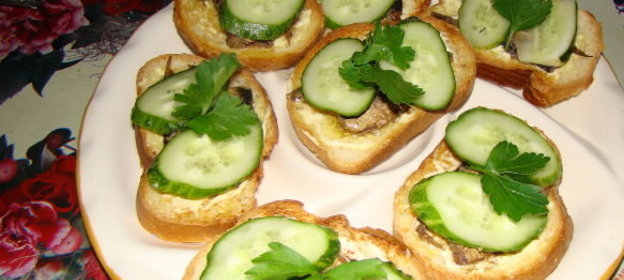 Салат из морской рыбы и фасоли