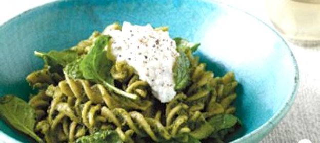 Паста с рикоттой и соусом песто