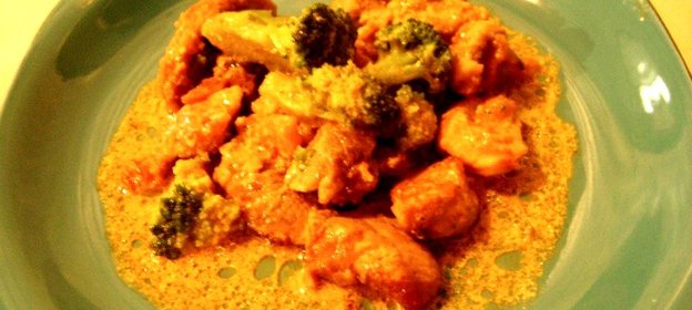 Гуляш со свинины с брокколи