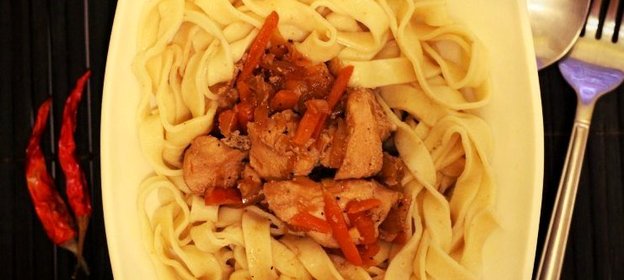 Лапша с острой курицей