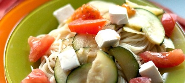 Спагетти с цукини и помидорами