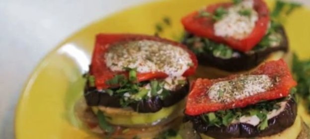 Торт из хлеба и земляники