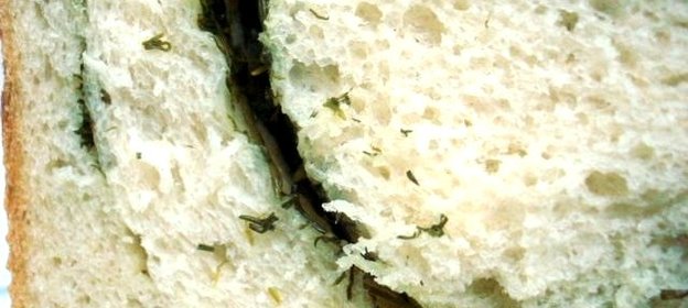 Укропно - чесночный хлеб в хлебопечке