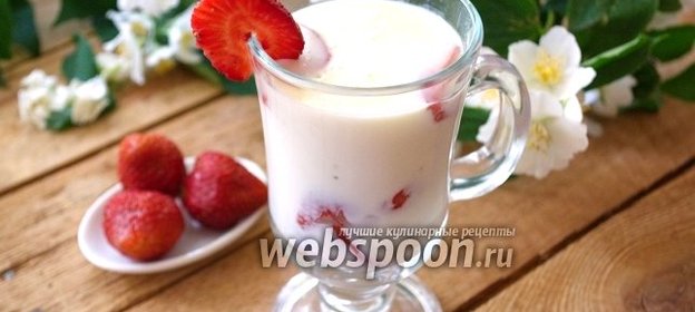 Десерт из белого шоколада и клубники