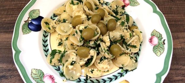 Макароны с яйцом и зеленью