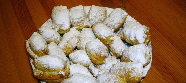 Слоенки с шоколадной начинкой