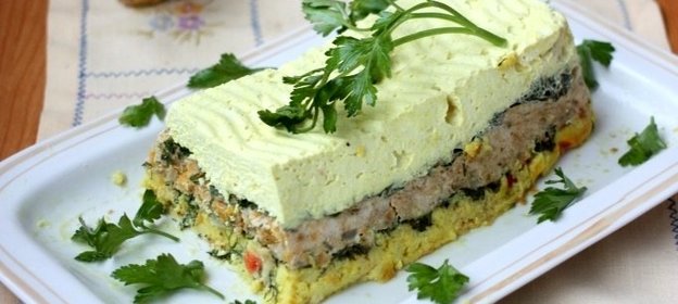 Трёхслойная запеканка с овощами, творогом и куриным филе