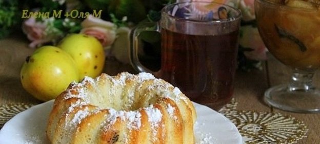 Манный кекс с яблоками и сухофруктами