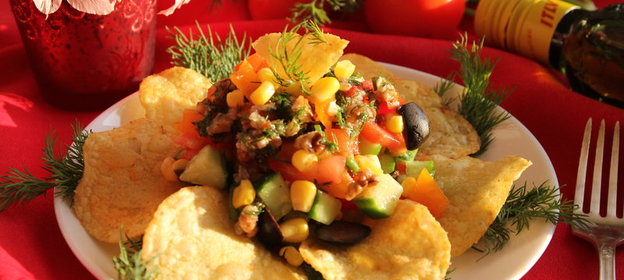 Салат с кукурузой и овощами