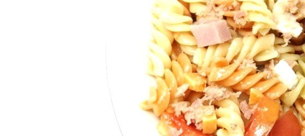 Салат из лапши с ветчиной