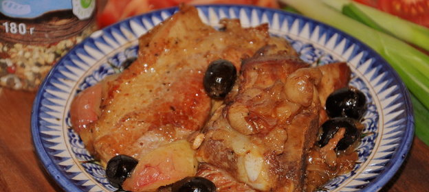 Свиные ребра с нектаринами, оливками и анчоусами