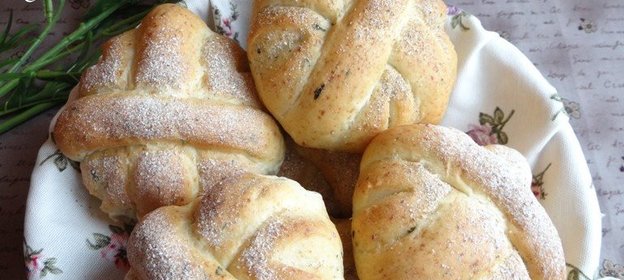 Хлеб с зеленью петрушки и моцареллой