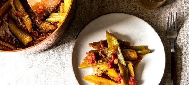 Тушеный сельдерей с овощами