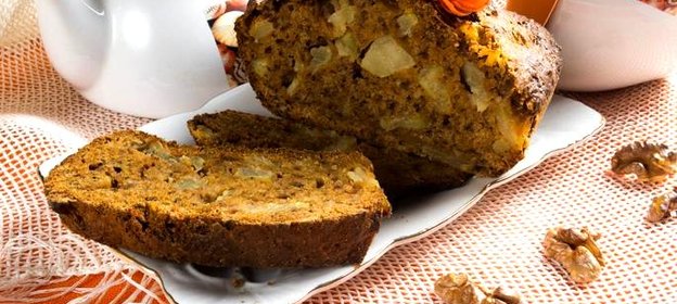 Кекс морковный с ананасом и орехами