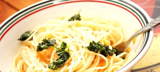 Спагетти с чесноком и маслом