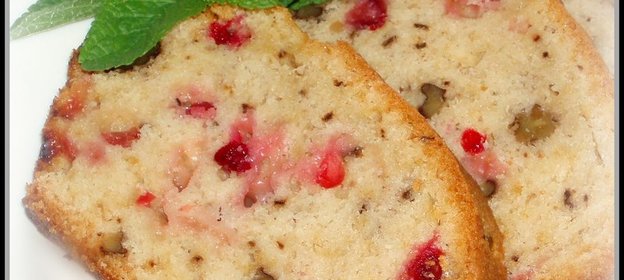 Кекс с брусникой и грецким орехом