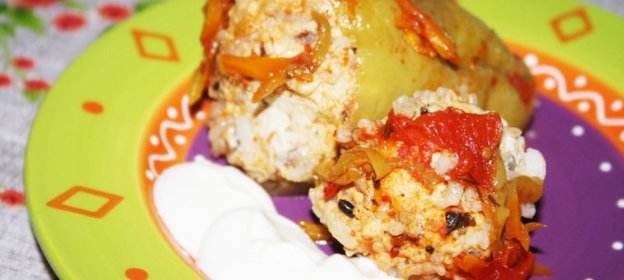 Фаршированные перцы и тефтели со свининой, курицей и кабачком