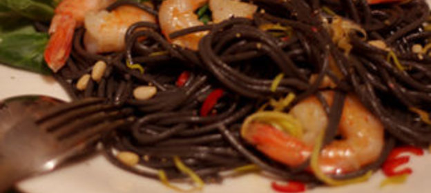 Спагетти неро с креветками