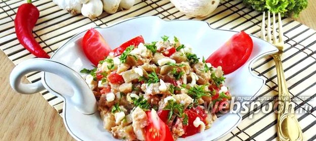 Салат из белых баклажанов с луком и яйцами